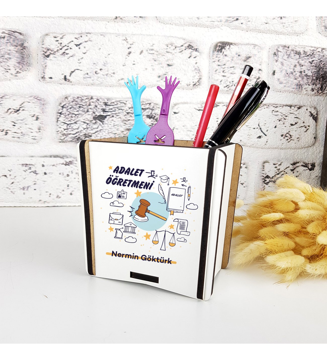 Adalet Öğretmeni Hediye Ahşap Kalemlik Adalet Öğretmeni Hediye Ahşap Kalemlik